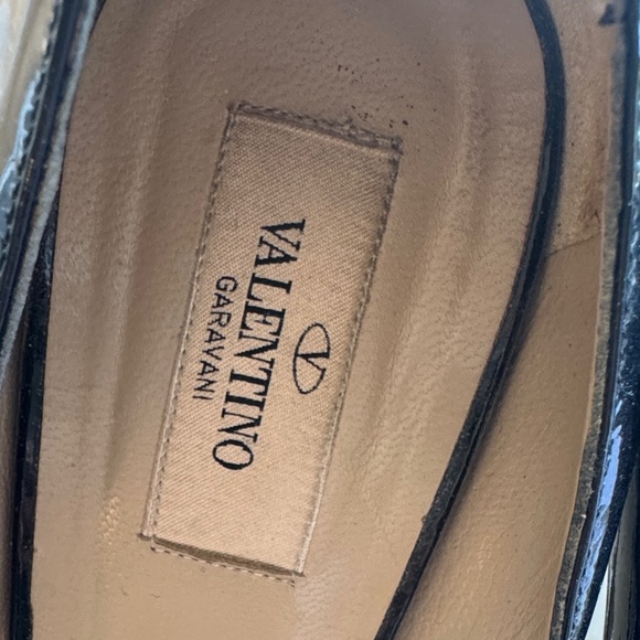 Valentino Garavani Black Heels with Beige Bow - Picture 2 of 5